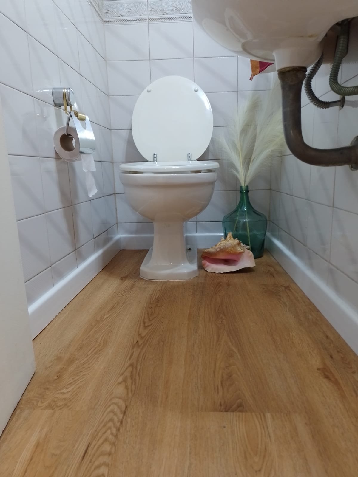 Piso vinílico resistente a la humedad en baño