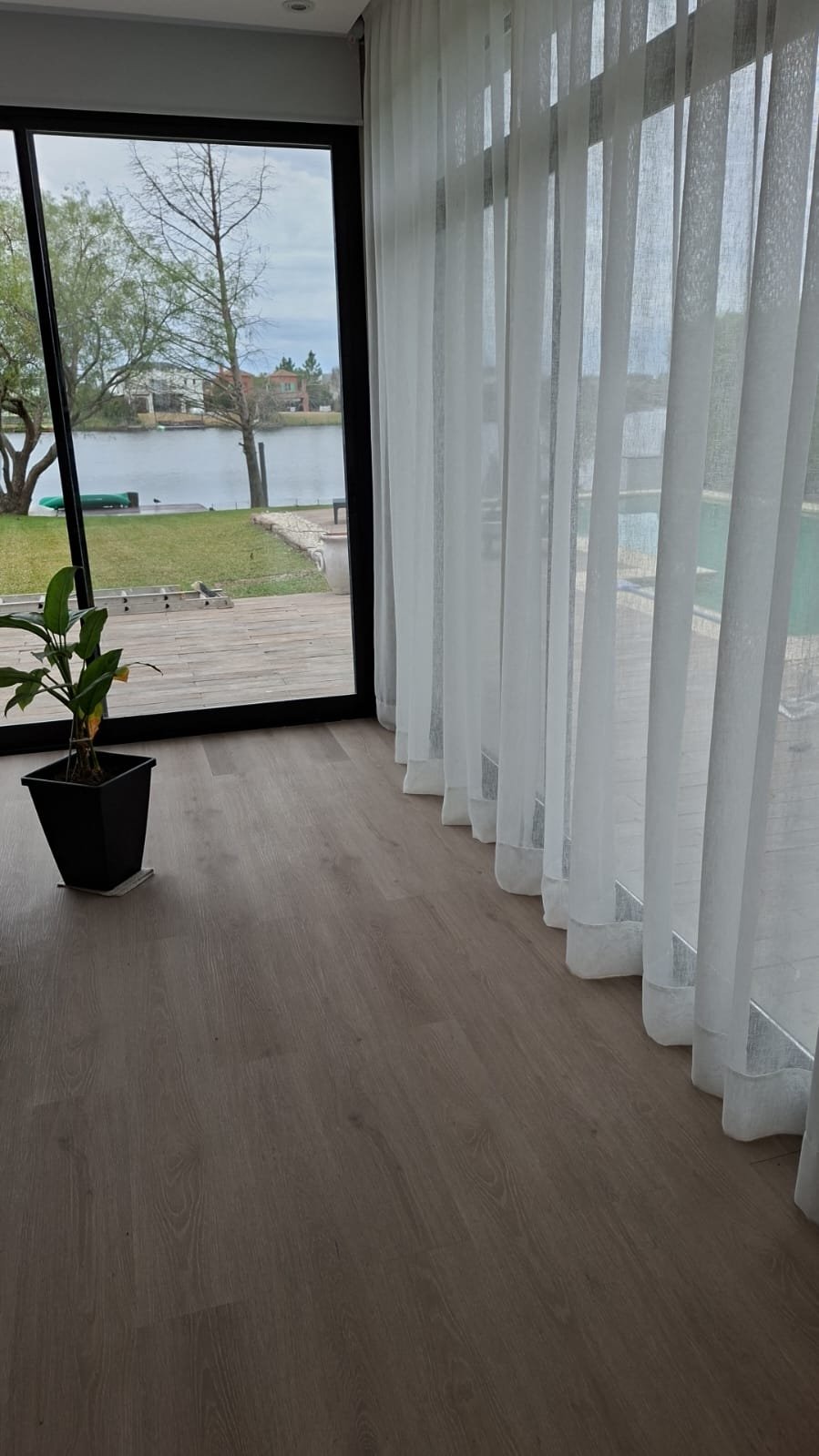 Instalación profesional de piso vinílico en Córdoba